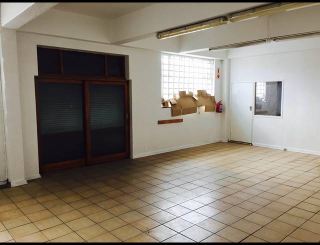 1,444M² FACTORY TO LET IN PAARDEN EILAND